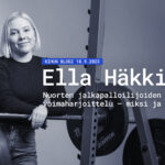 Blogin esittelykuva, jossa kirjoittaja Ella Häkkinen nojaa painonnostotankoon, joka on telineessään.