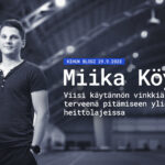 Blogin esittelykuva, jossa kirjoittaja Miika Köykkä seisoo Hipposhallissa keihäs pystyssä kädessään ja katsoo kohti kameraa.